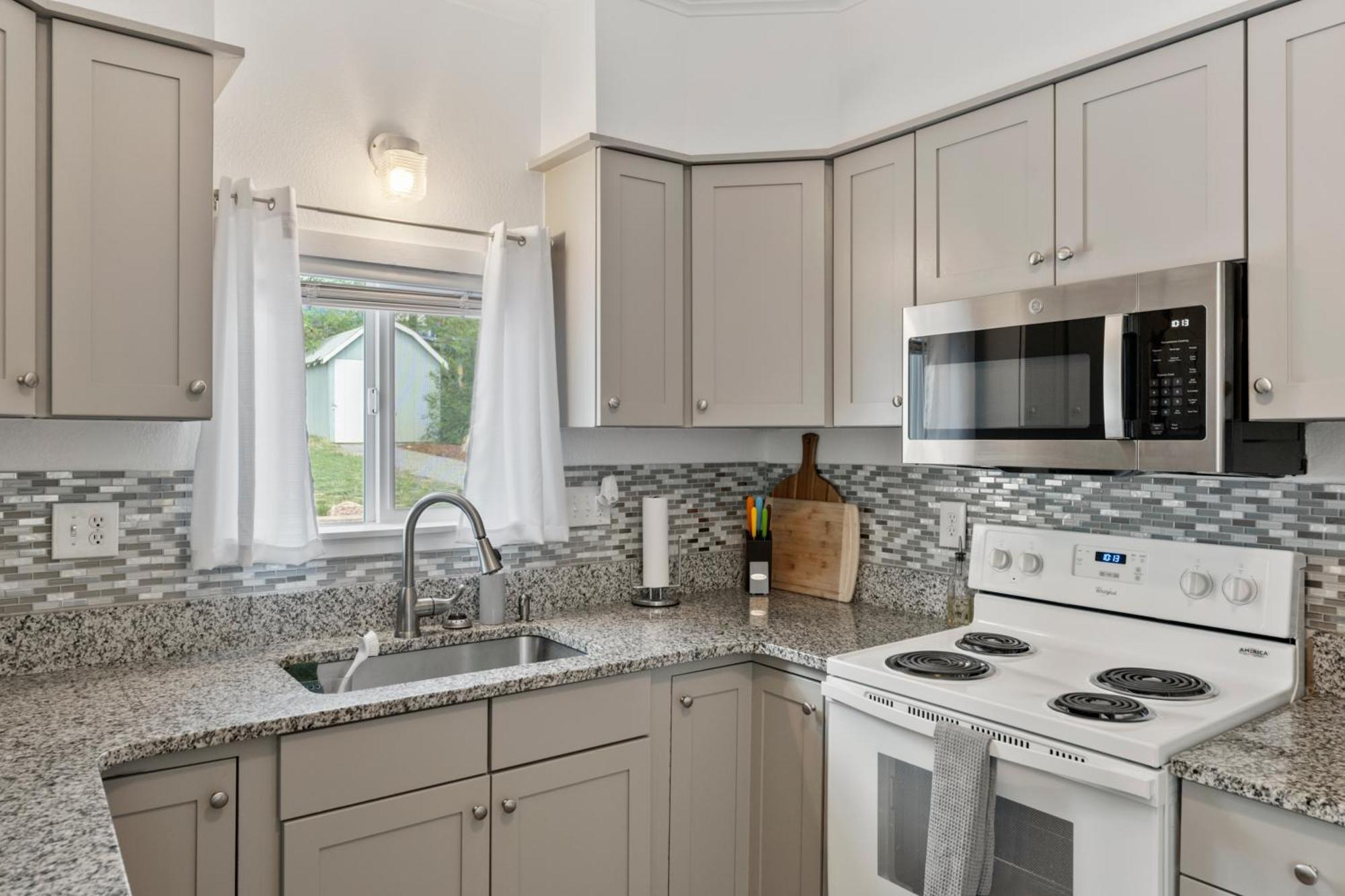3 Bedroom *Downtown* With Firepit Колорадо-Спрингс Экстерьер фото